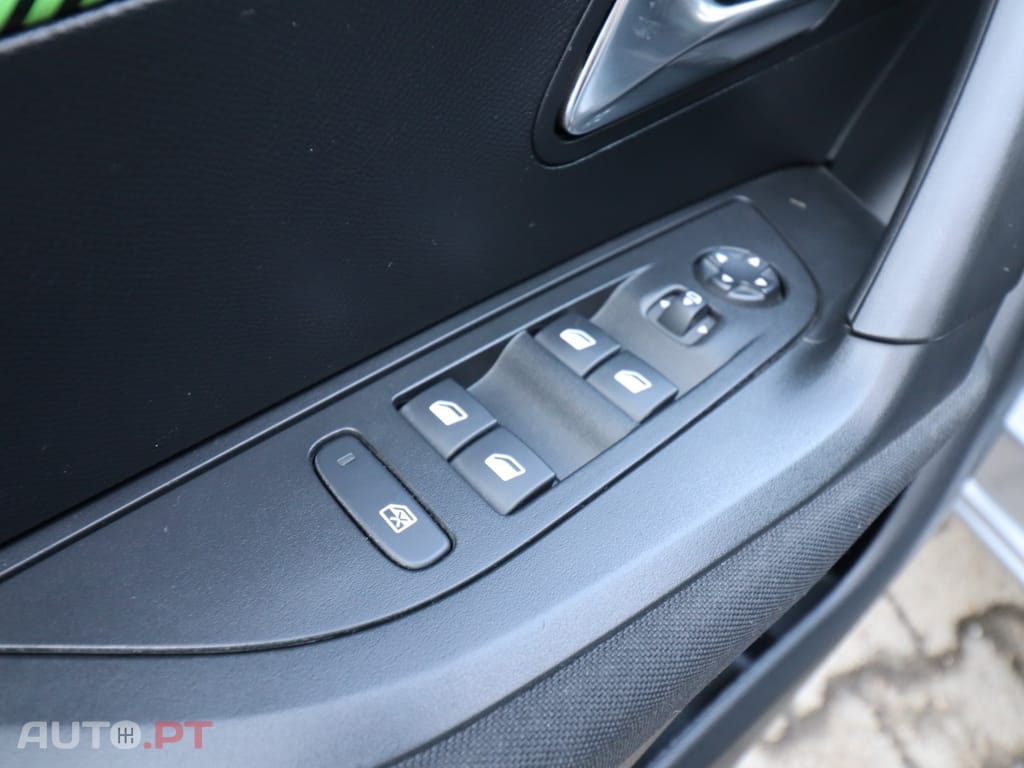 Peugeot 2008 1.2 PureTech Active