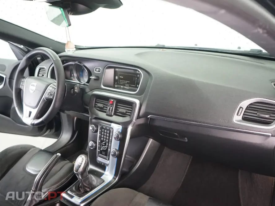 Volvo V40 1.6 D2 R-Design Momentum