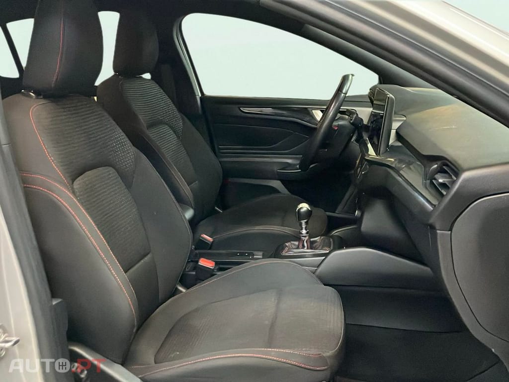 Ford Focus 1.0 EcoBoost MHEV ST-Line