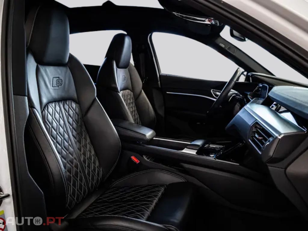 Audi E-Tron I.V.A DEDUTIVEL 55 S LINE