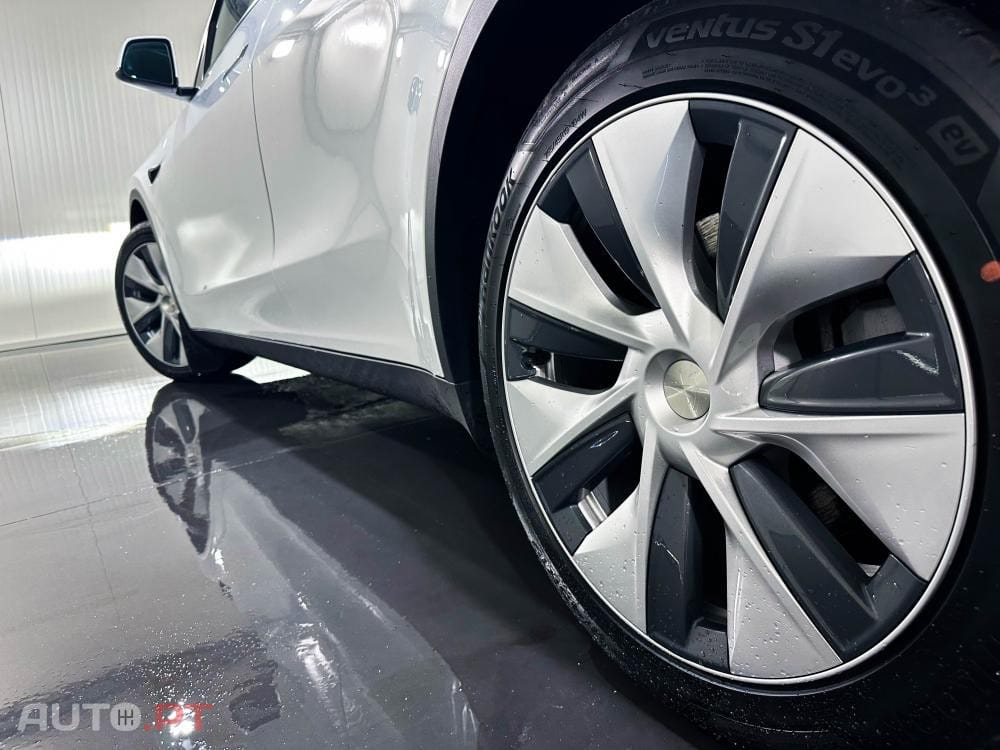 Tesla Model Y Long Range Dual Motor AWD