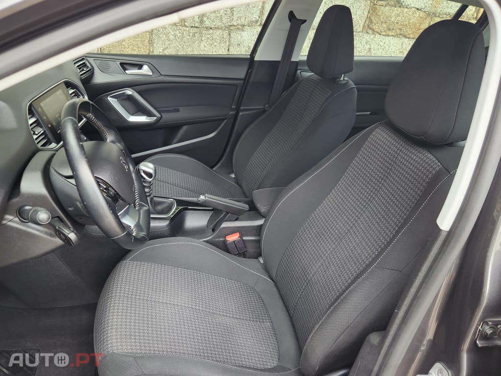 Peugeot 308 1.5 BlueHDi Business Line