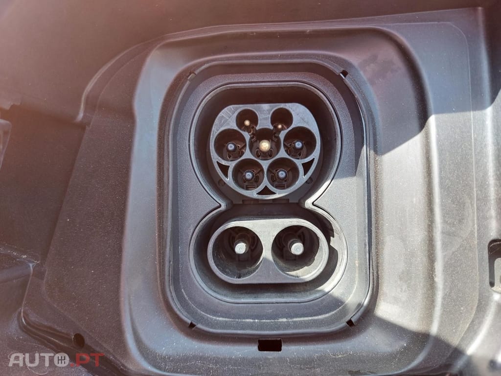 Peugeot E-2008 50 kWh Active Pack