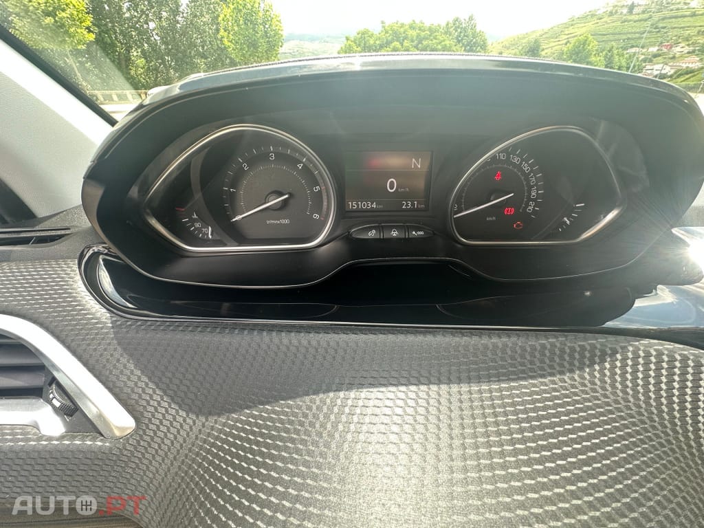 Peugeot 2008 1.6 e-HDi Allure 2-Tronic