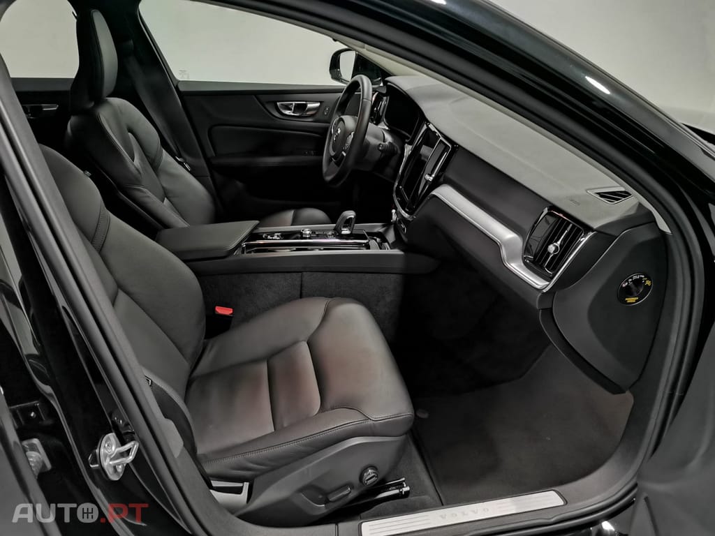 Volvo V60 2.0 B4 Plus Dark Auto