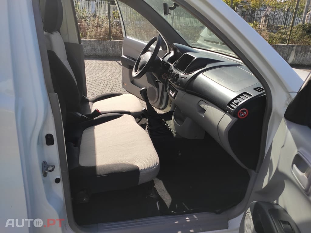 Mitsubishi L200 2.5 DID 4X4 CAB. SIMPLES