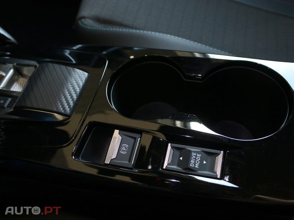 Peugeot E-2008 Allure