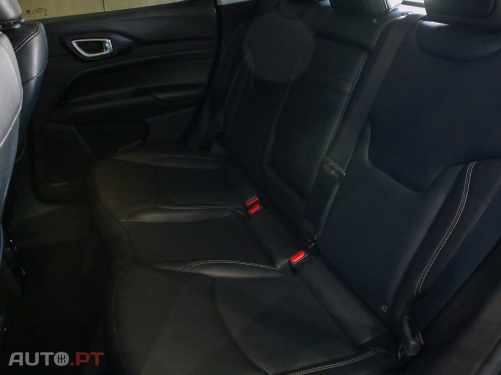 Jeep Compass 1.3 T4 4xe Auto S