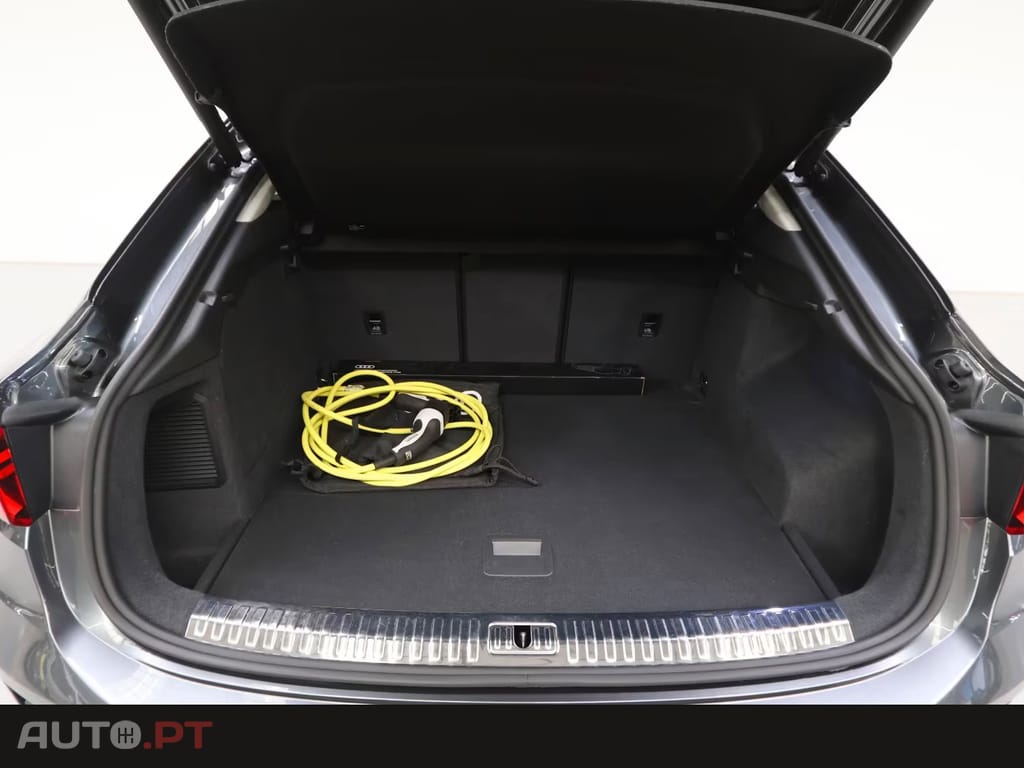 Audi Q3 45 TFSIe S line S tronic