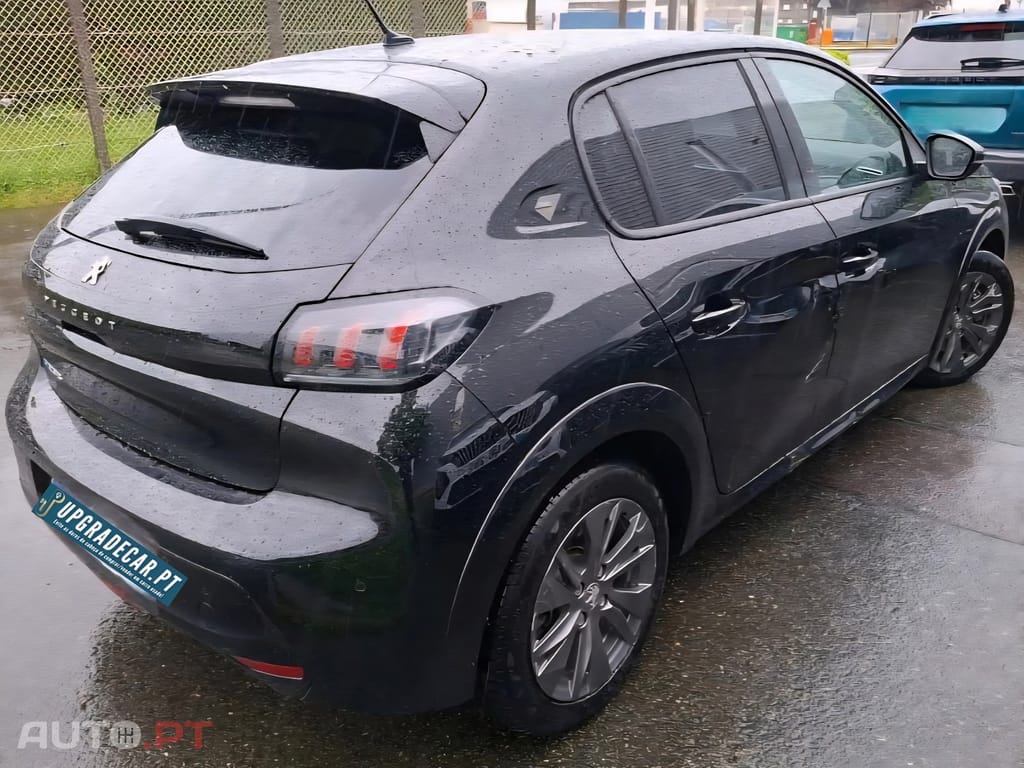 Peugeot E-208 50 kWh Allure Roadtrip