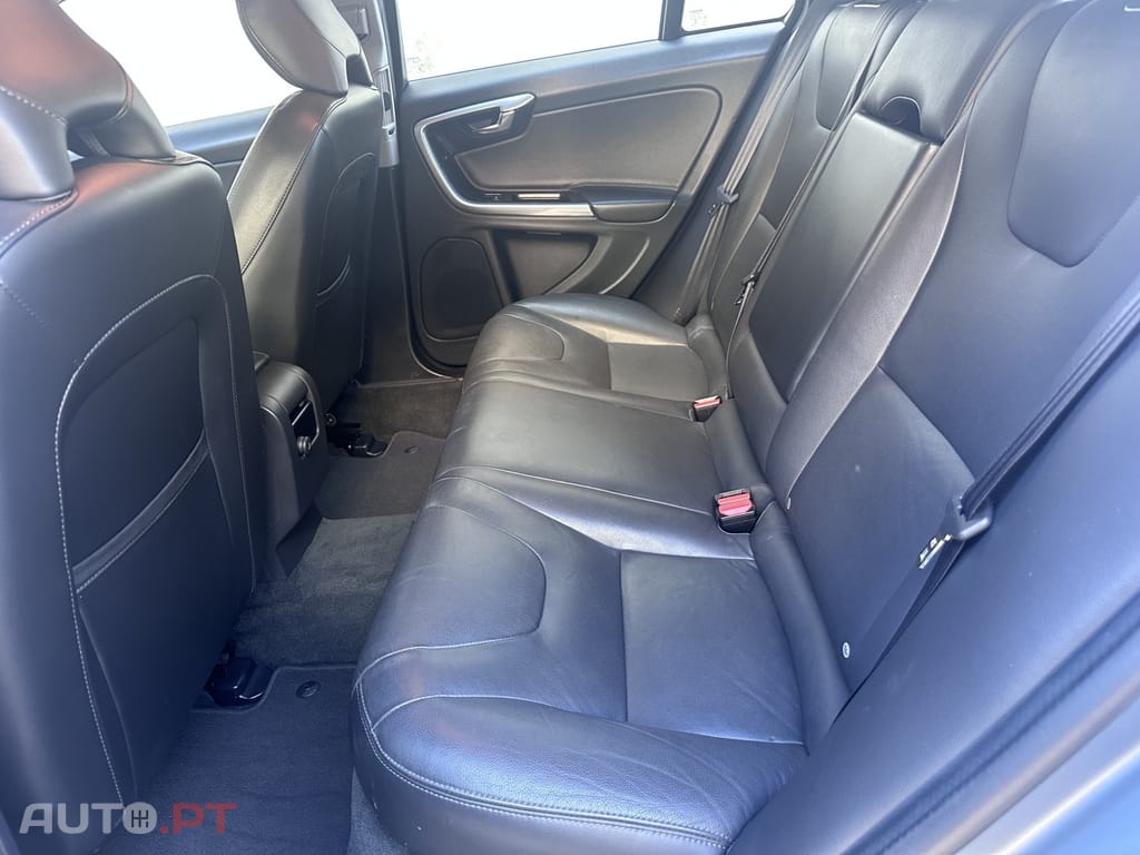 Volvo V60 2.0 D3 Pro Geartronic — fotografia 14