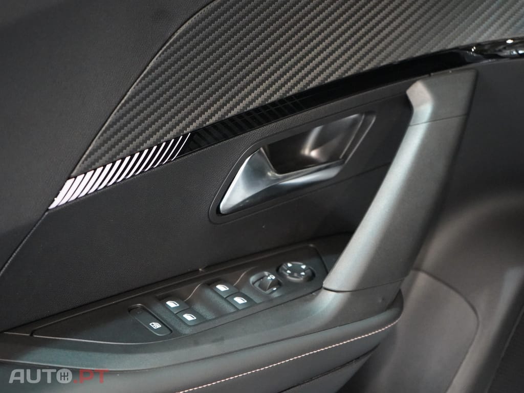 Peugeot 2008 1.2 Hybrid Allure e-DCS6