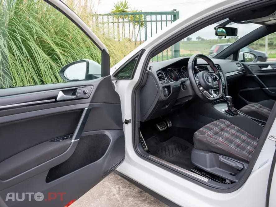 Volkswagen Golf GTI TCR 2.0 TSI OPF DSG