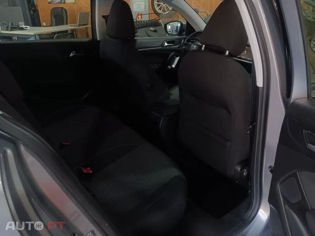 Peugeot 308 1.2 PureTech Active J17