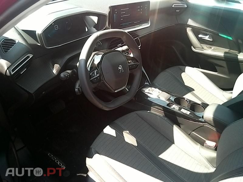 Peugeot E-2008 50 kWh Allure Pack