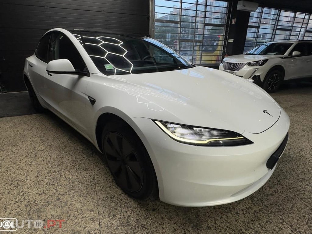 Tesla Model 3 Tração Traseira