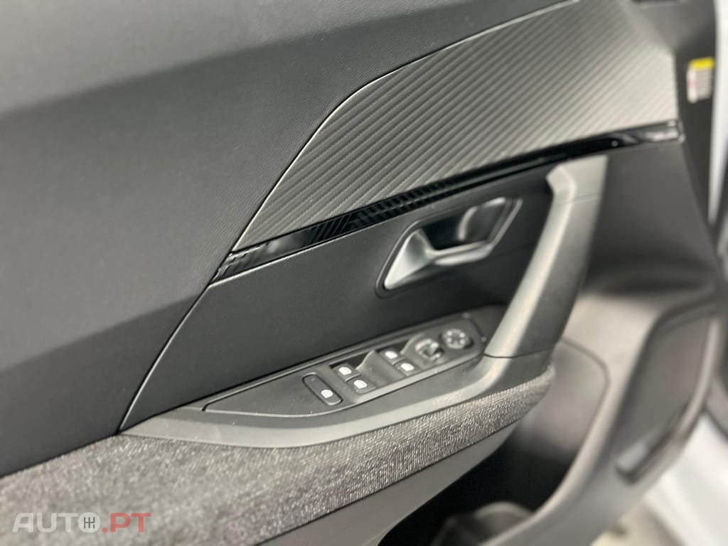 Peugeot E-2008 50 kWh Allure