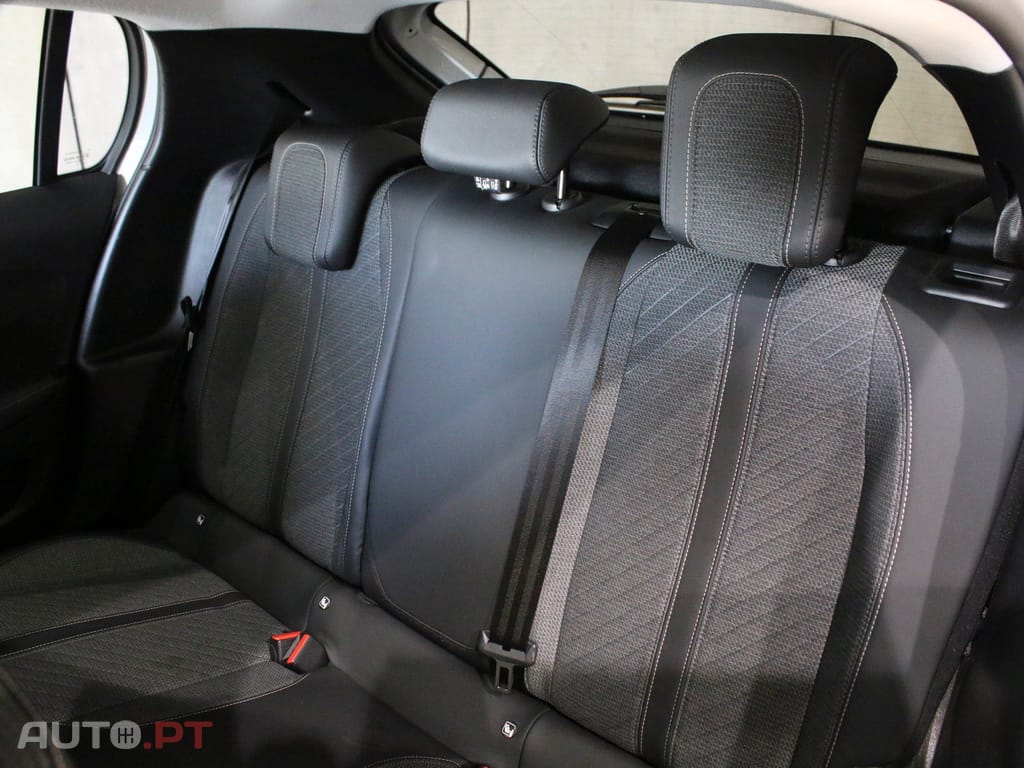 Peugeot 208 1.2 Hybrid Allure e-DCS6
