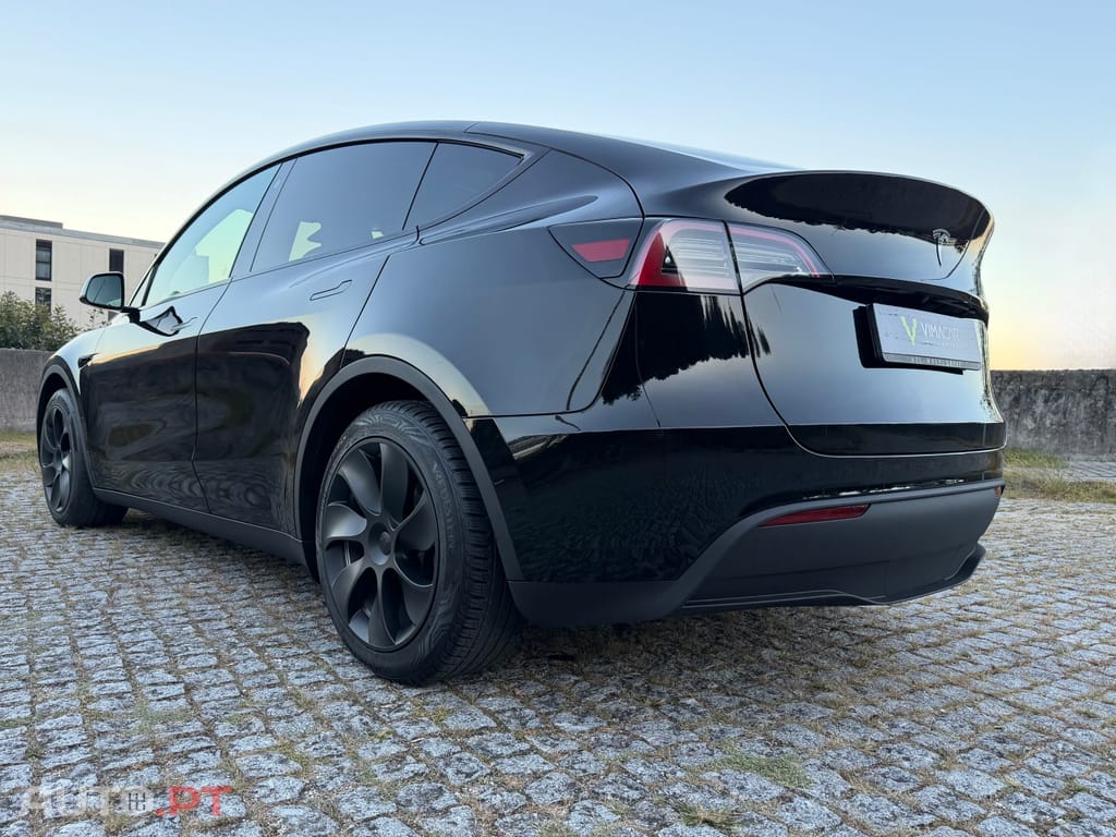 Tesla Model Y RWD