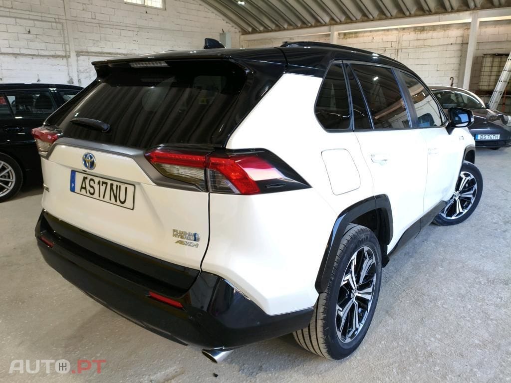 Toyota RAV4 2.5 HDF Lounge AWD-i