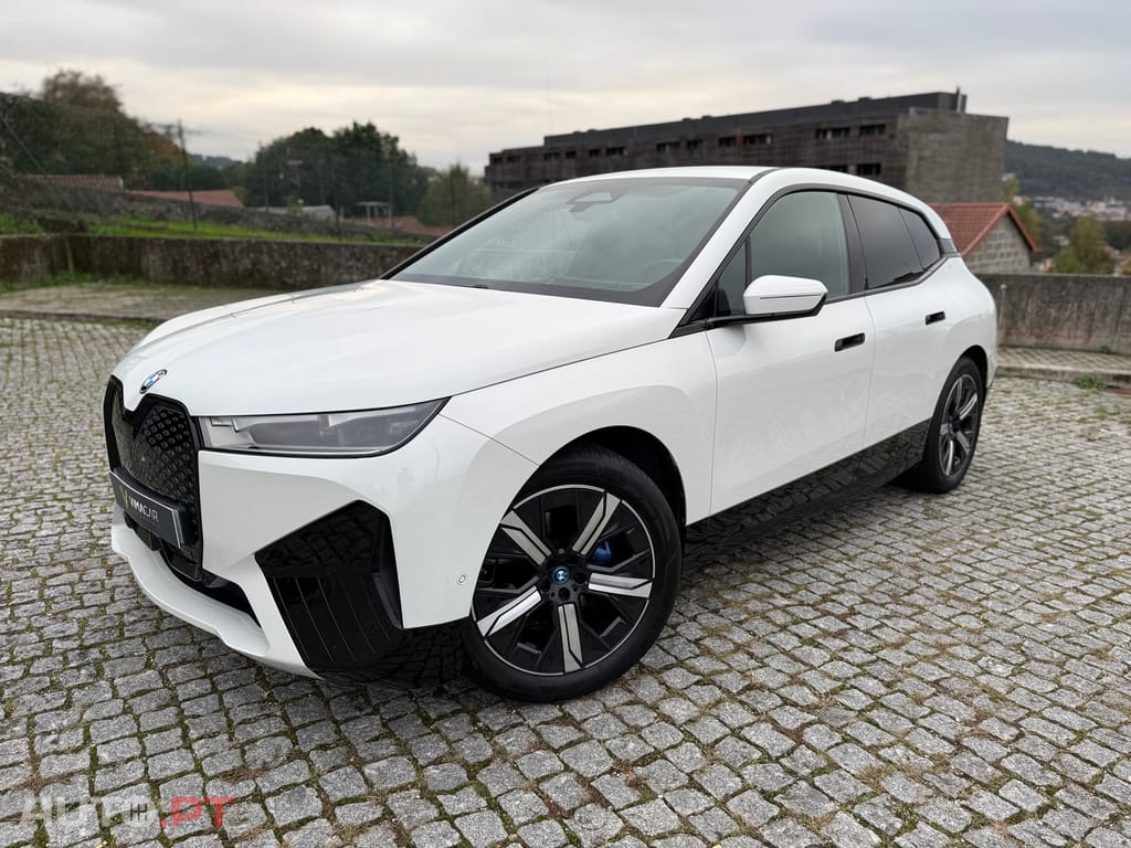 BMW iX xDrive 40 Pack Desportivo