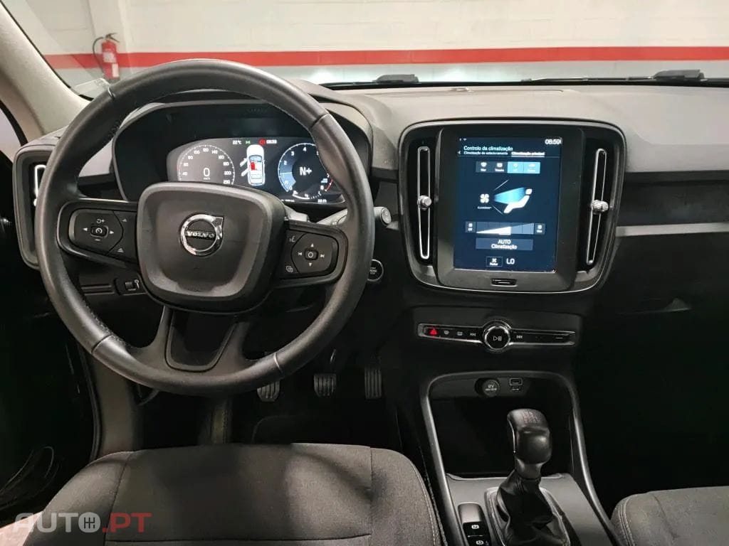 Volvo XC40 1.5 T2 Momentum Core