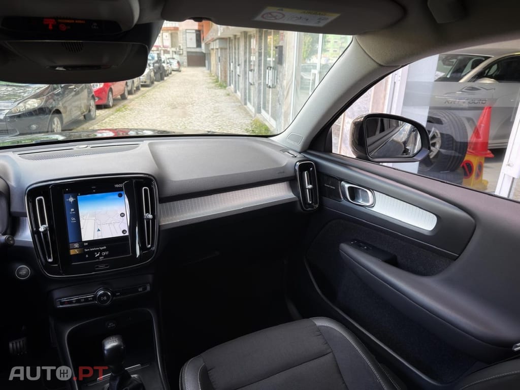 Volvo XC40 2.0 D3 Momentum Plus
