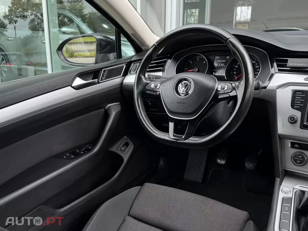 Volkswagen Passat Variant 1.6 TDI Confortline — fotografia 9