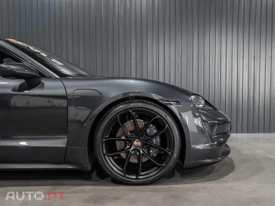 Porsche Taycan 4