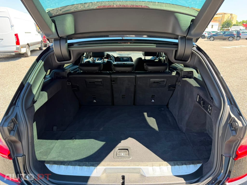 BMW 330 e Touring Pack M Auto