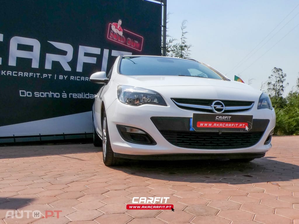 Opel Astra Outro