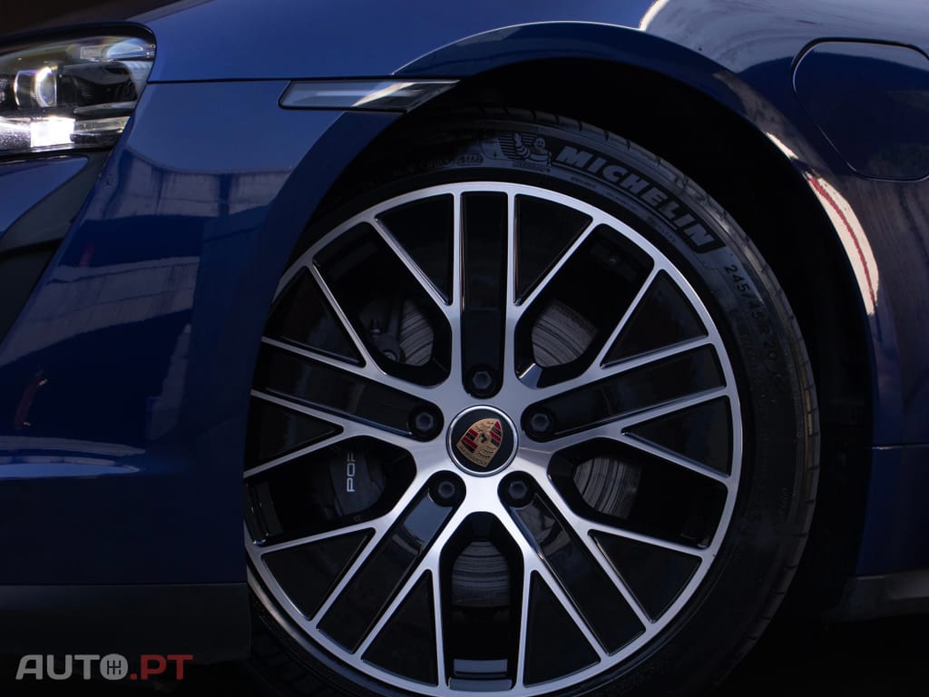 Porsche Taycan Standard