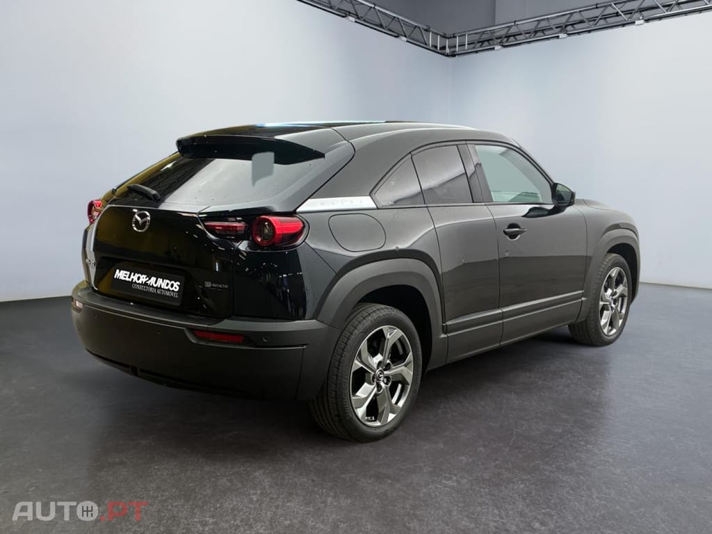 Mazda MX-30 e-Skyactiv First Edition Modern Confidence