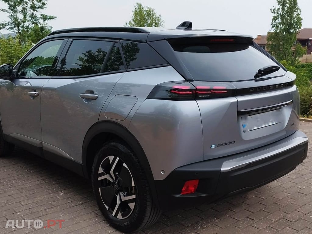 Peugeot E-2008 54 kWh GT