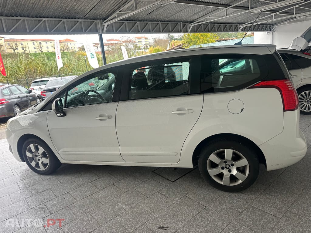 Peugeot 5008 1.6 HDi 5L Allure J18