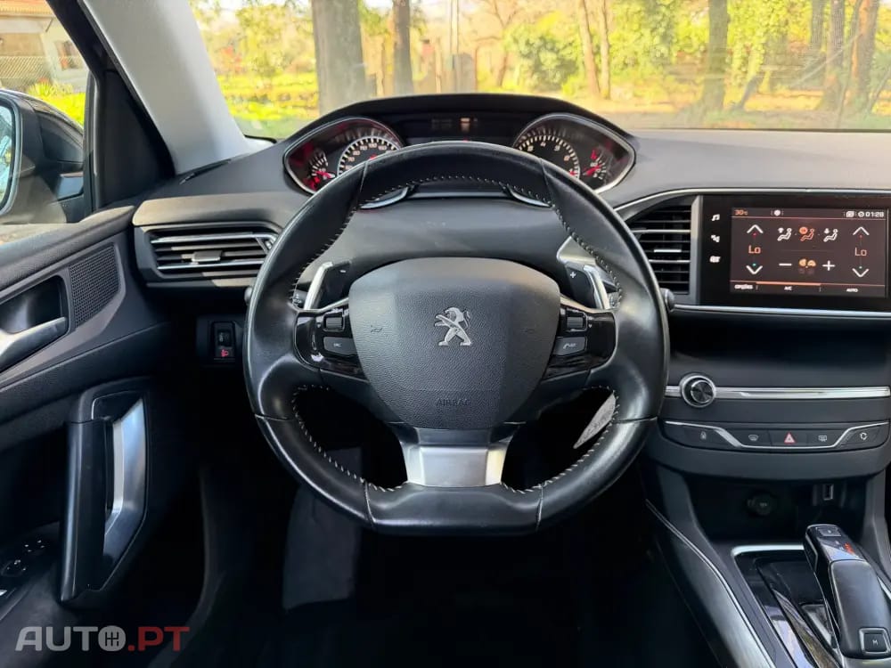 Peugeot 308 1.2 PureTech Allure EAT8