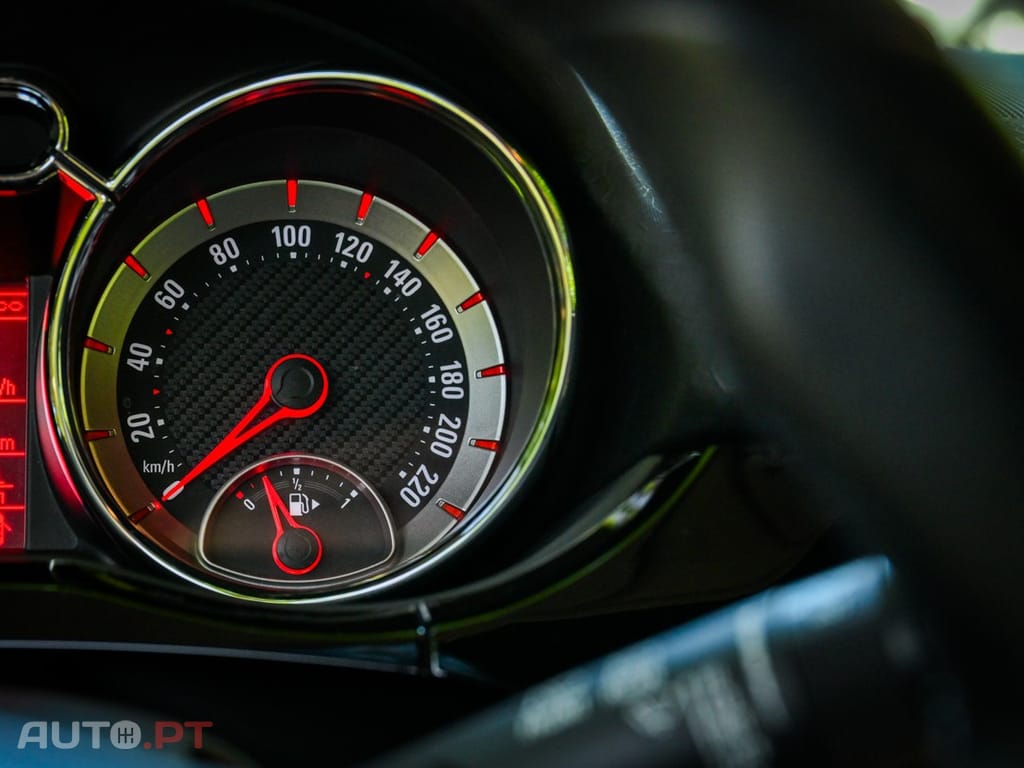 Opel Adam 1.0 T Rocks