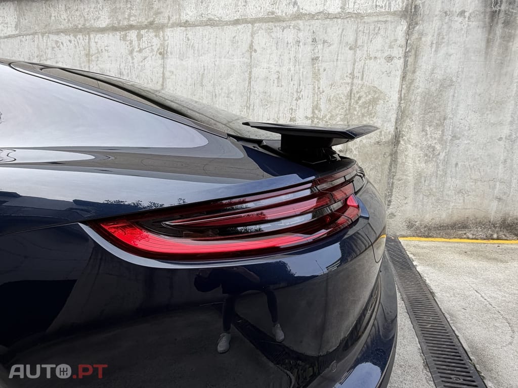Porsche Panamera 4 E-Hybrid Platinum Edition