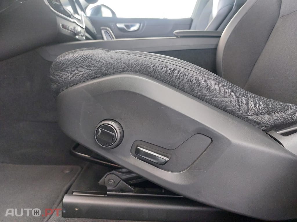 Volvo XC60 2.0 T8 PHEV Momentum AWD