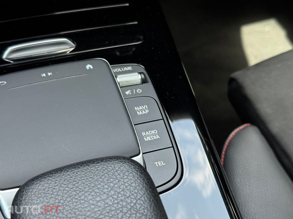 Mercedes-Benz A 250 e AMG Line