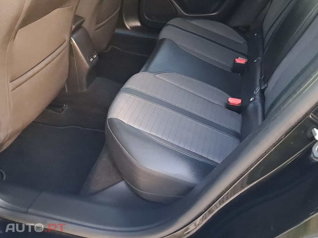 Peugeot 2008 1.2 PureTech Allure Pack