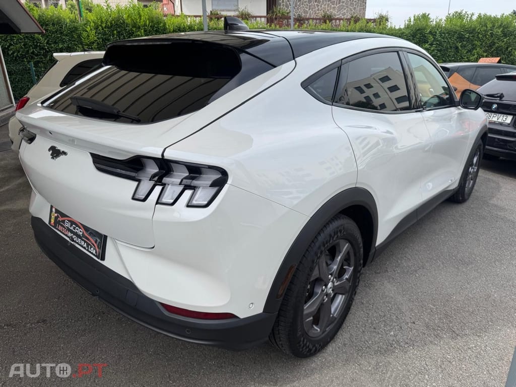 Ford Mustang Mach-E 75.7 kWh Base