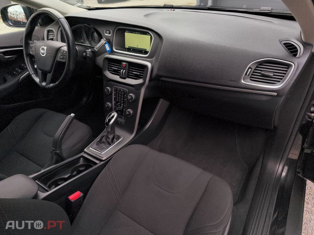 Volvo V40 Cross Country 2.0 D2 Momentum Geartronic