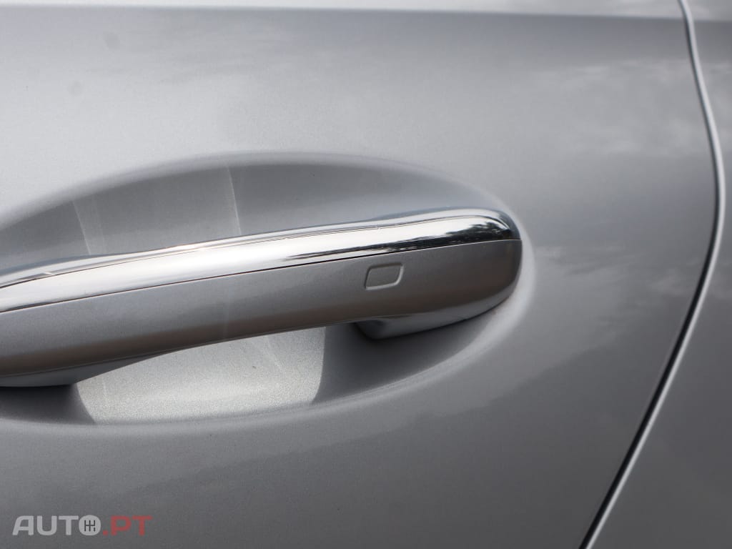 Mercedes-Benz C 300 e AMG Line