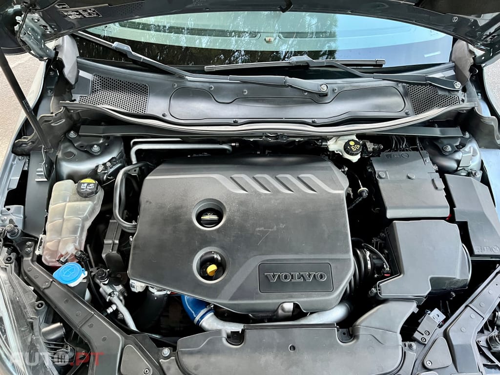 Volvo V40 D2