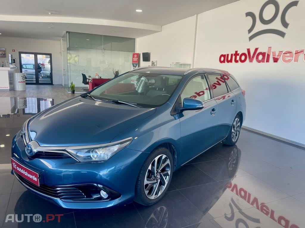 Toyota Auris 1.8 HSD Comfort +P.Sport+Navi