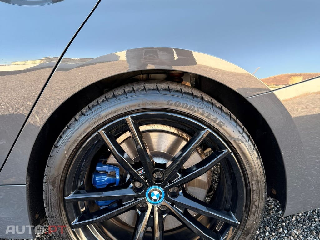 BMW 330 TOURING PACK M