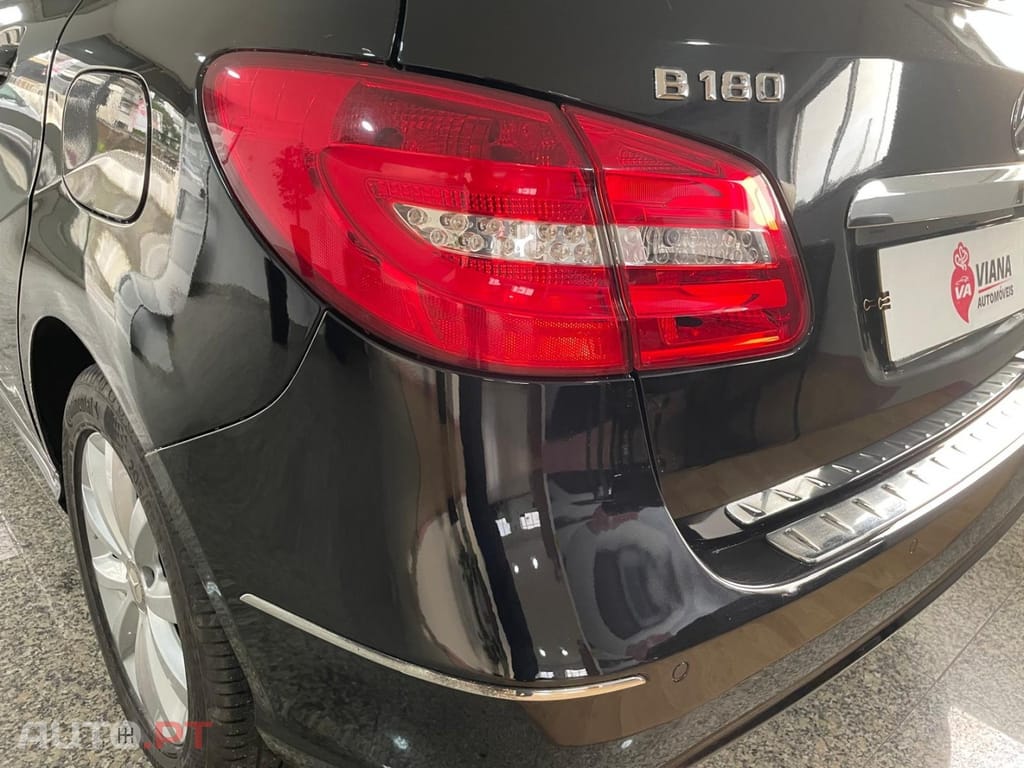 Mercedes-Benz B 180 CDi BlueEfficiency Edition — fotografia 10