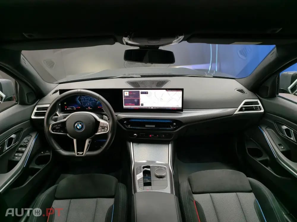 BMW 330 e Pack Desportivo M Pro Auto
