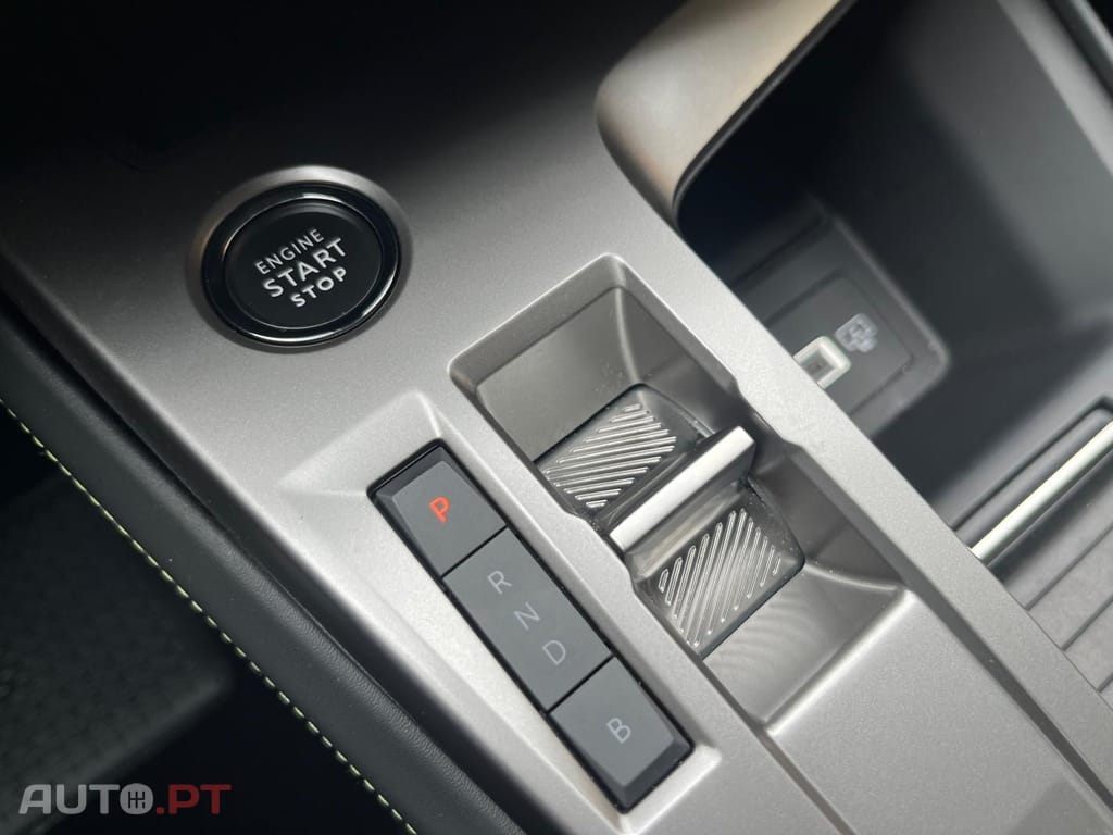 Peugeot 408 PHEV 180 e-EAT8 GT I.V.A DEDUTIVEL 